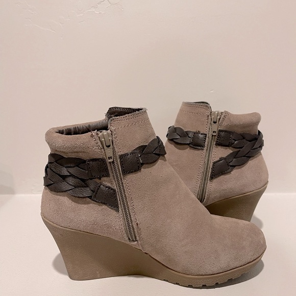 White Mountain Wedge Suede Bootie - Picture 3 of 7